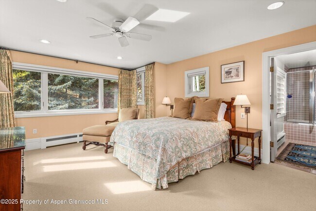 Building Photo - 431 W Hopkins Ave