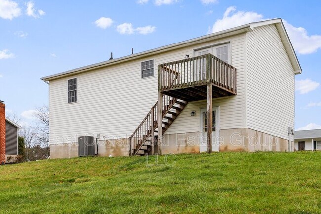 Building Photo - 339 Clifford Dr