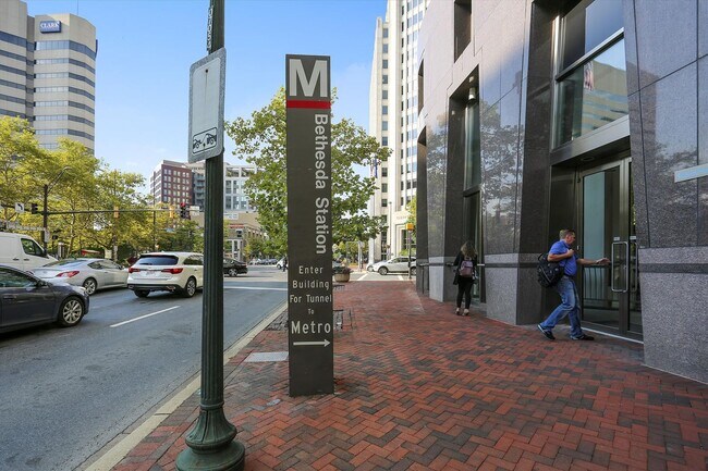 Building Photo - Cute 2 bed + 2 Bath SF House with 1 car ga...
