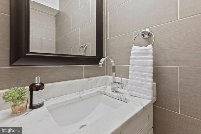 Building Photo - 2140 Wisconsin Ave NW