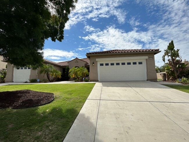 Building Photo - Gorgeous 5bd+ 3bd! Ria Bravo