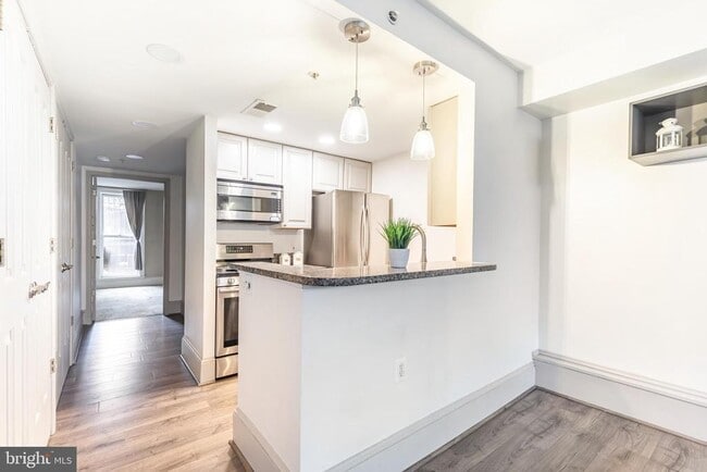 Building Photo - 20 Logan Cir NW