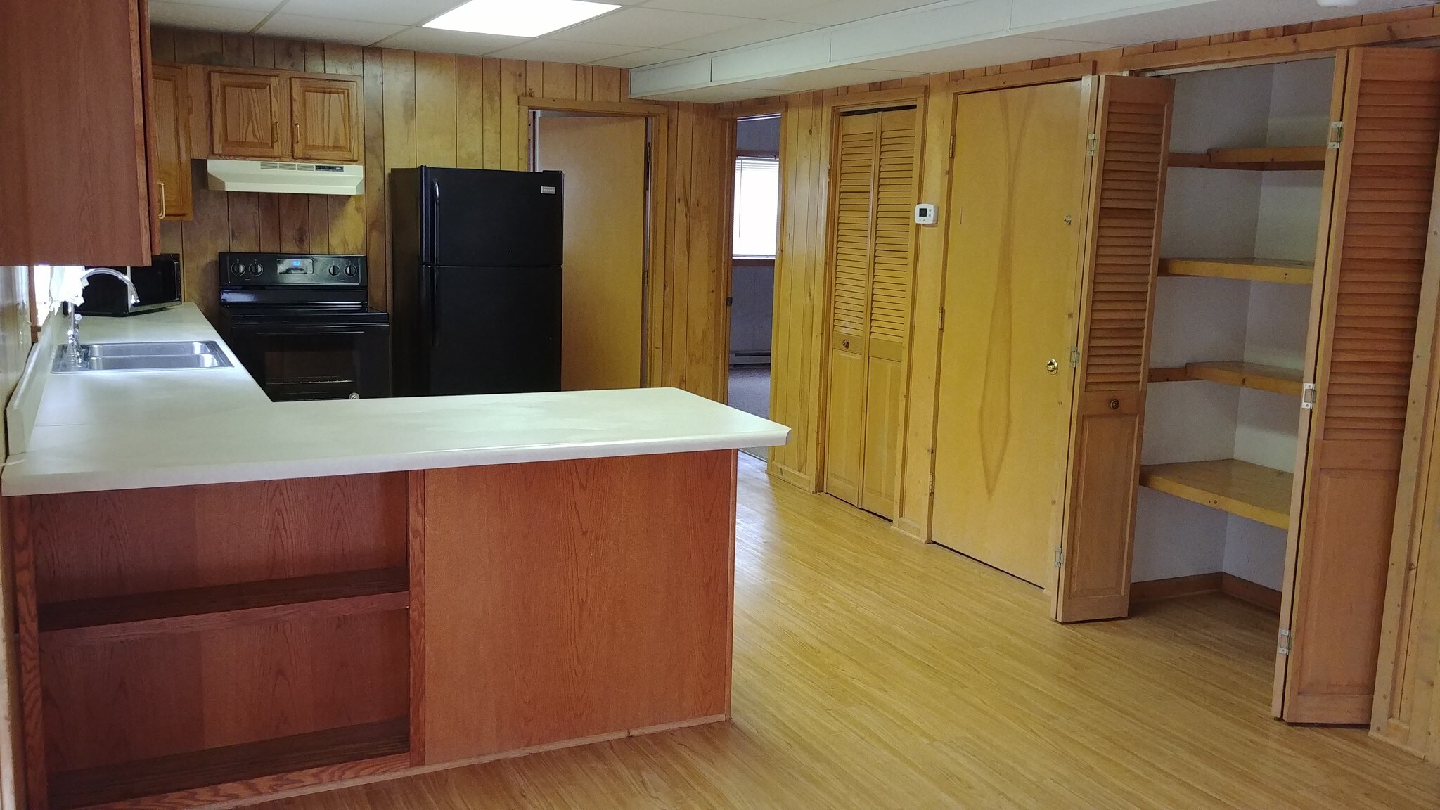 Kitchen including floor to ceiling pantry - 3967 Riverview Ln