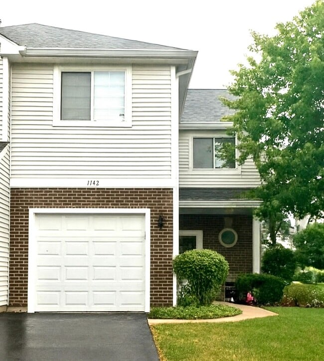 Building Photo - 1142 E Wilson Ave