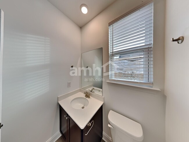 Building Photo - 218 Malayna Dr S