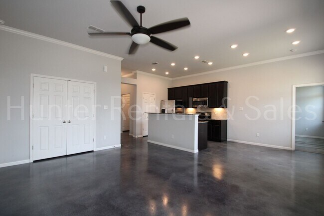 Building Photo - 1619 Neuberry Cliffe