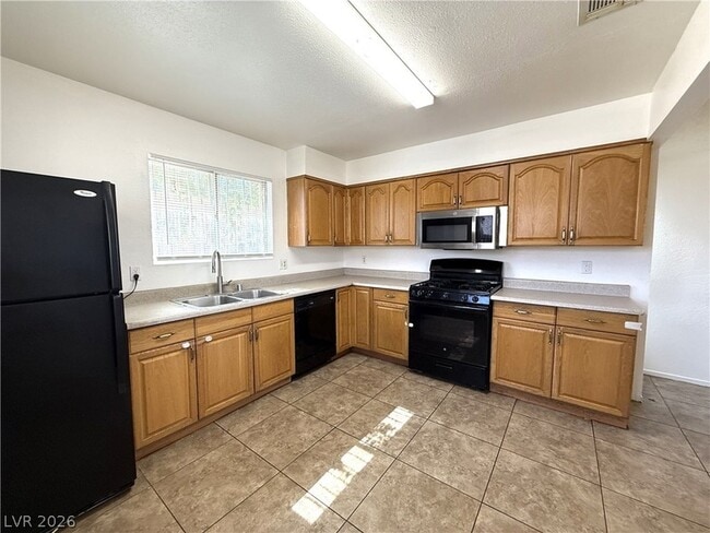 Building Photo - 2220 La Sombra St
