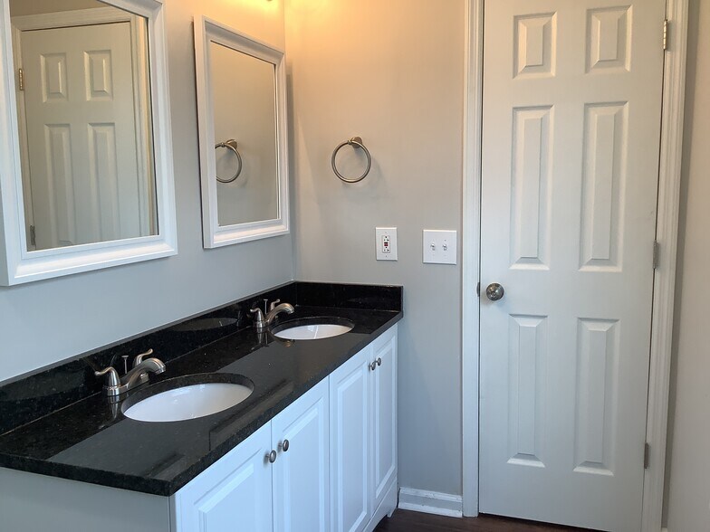 Building Photo - 295 Marjoram Dr