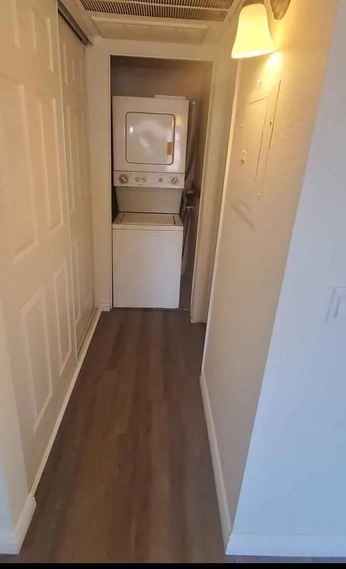 Building Photo - 3645 Country Oaks Loop