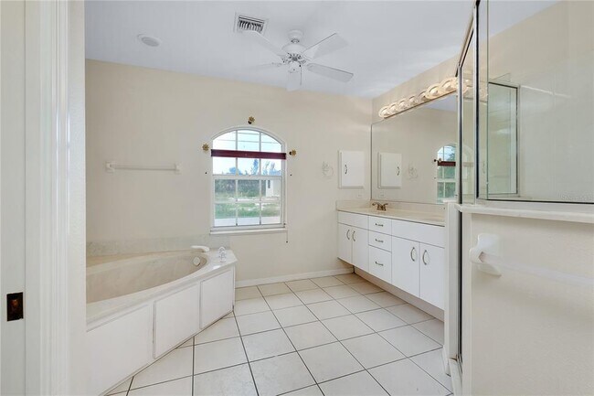 Building Photo - 15140 Lyneburg Ave