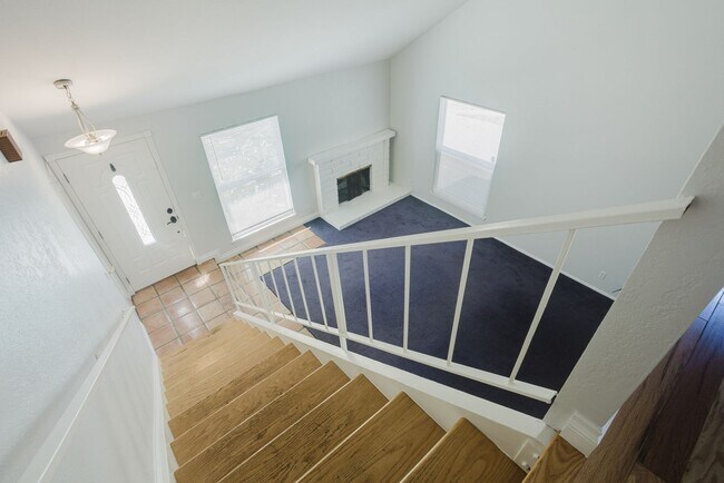 Building Photo - 655 N Noble St