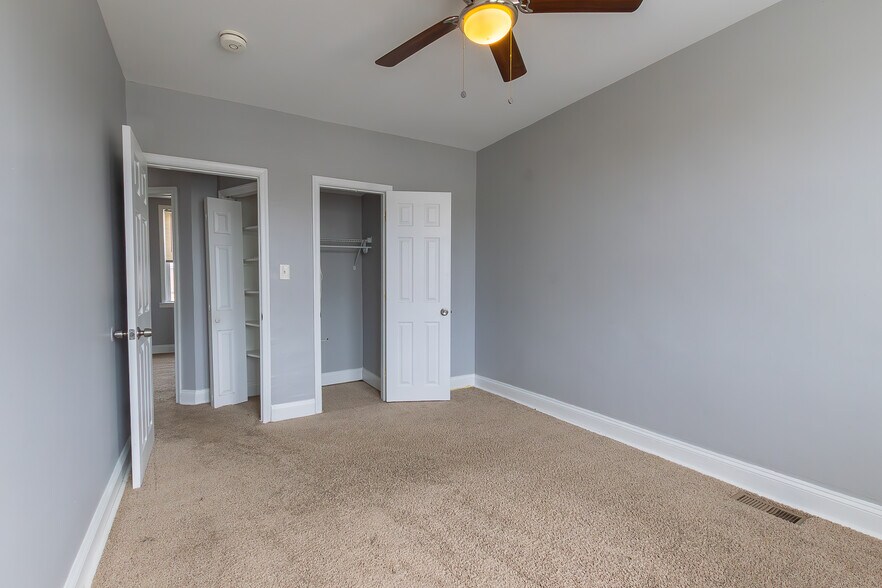 Building Photo - 3063 Mayfield Ave