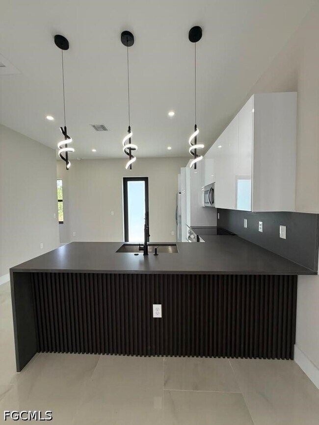 Building Photo - 932 Dempsey St
