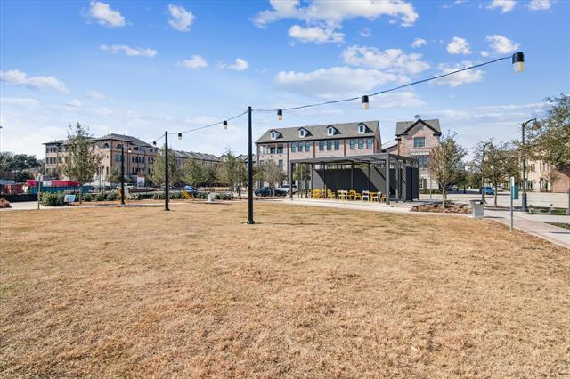 Building Photo - 15005 Oak St