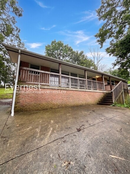 Building Photo - 405 Cedarvalley Dr