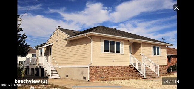 Building Photo - 3214 Beachview Dr