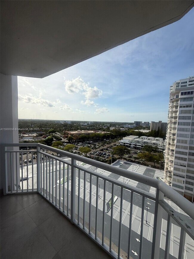 Building Photo - 18021 Biscayne Blvd