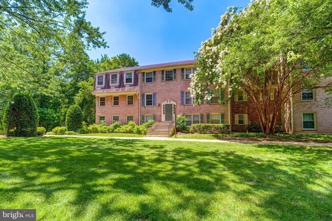 Building Photo - 6012 Westchester Dr