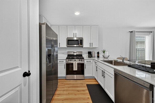 Building Photo - 27615 Village Cir Dr