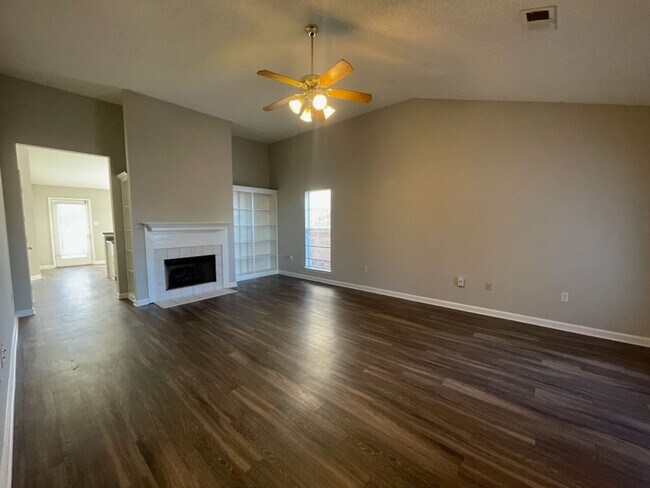 Building Photo - Adorable home in Ross Point Farms