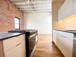 Building Photo - 112 SE 4th St