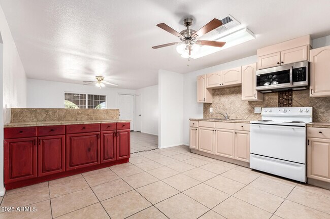 Building Photo - 8107 W College Dr