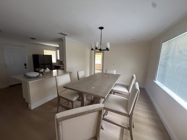 Building Photo - NEWLY RENOVATED 3 BEDROOM, 2 BATH HOME – A...