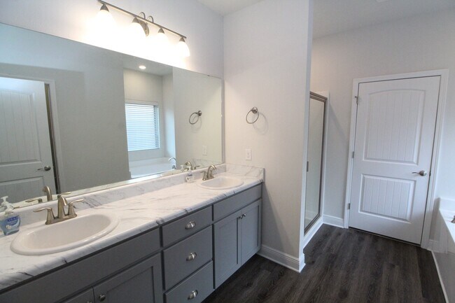Building Photo - 4BR/2.5BA Home Near NAS Pensacola with First-Floor Primary, Stainless Kitchen & Covered Patio