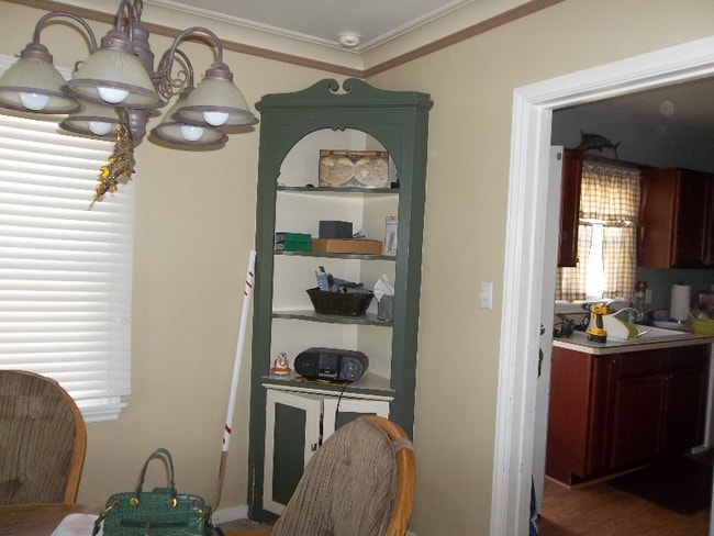 Building Photo - 212 7th St