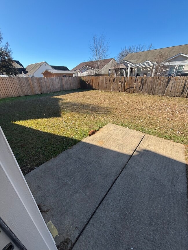 Building Photo - 121 Faybrook Dr