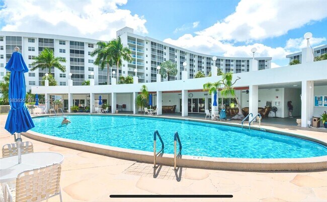 Building Photo - 2731 NE 14th Street Causeway