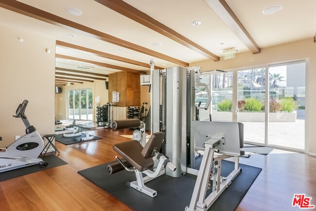 Building Photo - 7301 Vista Del Mar