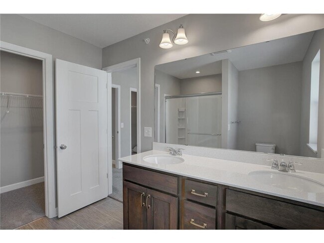 Building Photo - 855 Roselyn Dr
