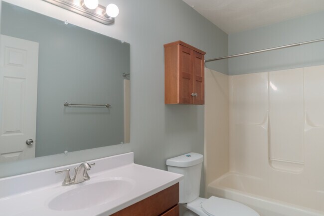 Building Photo - 846 Patrick Henry Dr