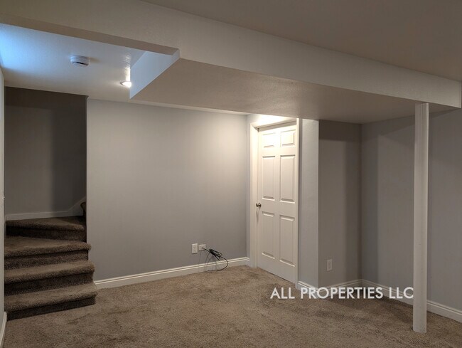 Building Photo - 3511 Newport St