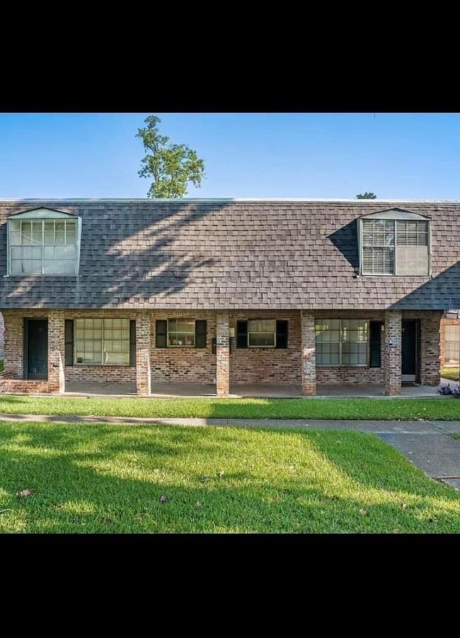 Building Photo - 3820 Fairfield Ave