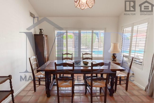 Building Photo - 3Bed/2Bath Furnished Home w/Stunning Backy...