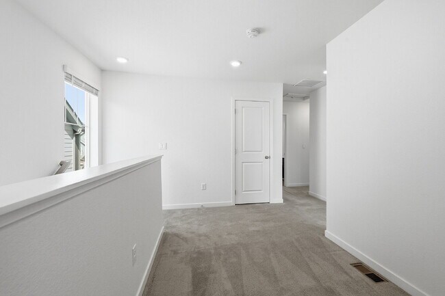 Building Photo - $2,670.96- 3 Bed, 2.5 Bath Home in Loveland with Central AC, and In Unit Laundry!