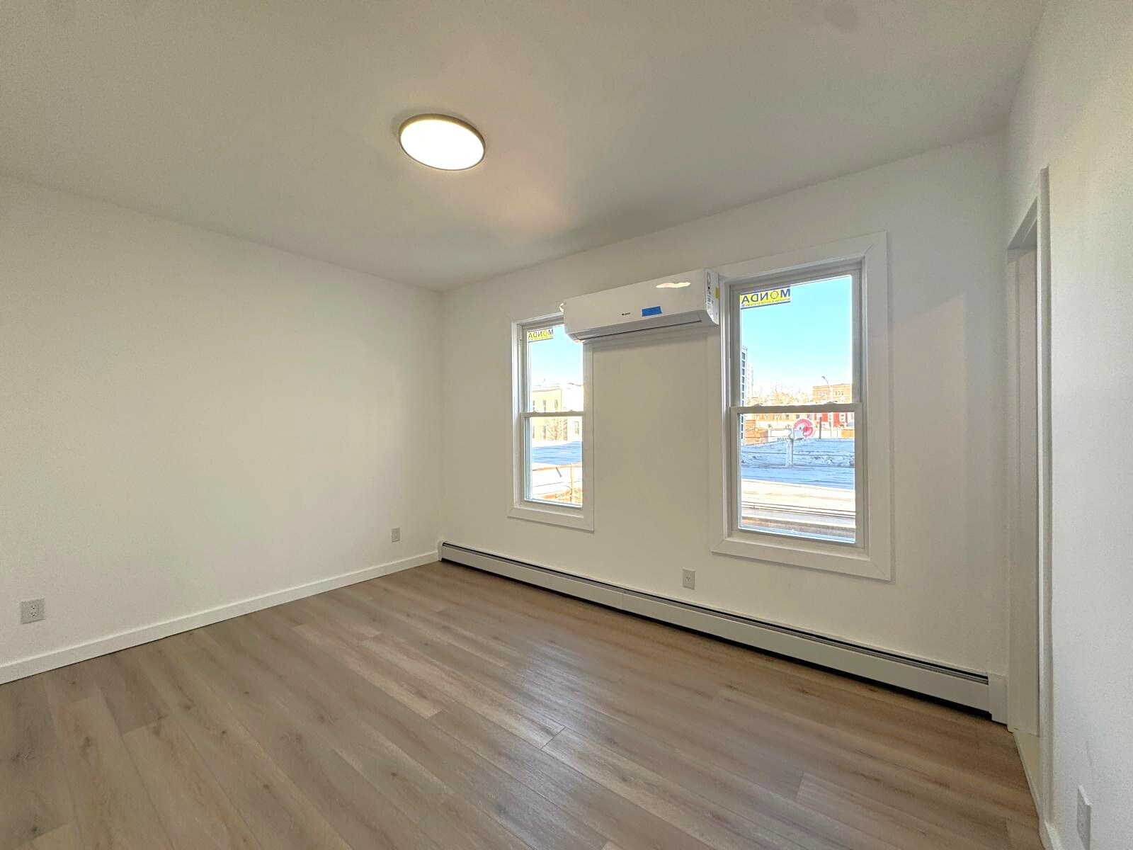 Building Photo - 198 28th St