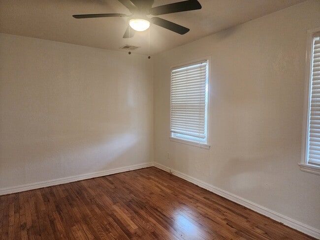 Building Photo - 1426 Maple Dr