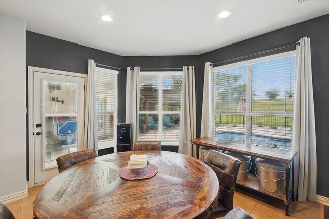 Building Photo - 10701 Los Rios Dr