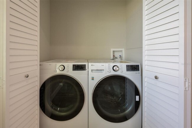 Building Photo - 6227 Blue Runner Ct