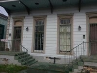 Building Photo - 921 N Miro St