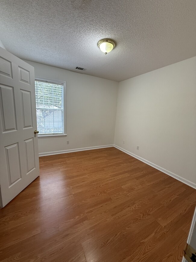 Building Photo - 7 Brickyard Hills Dr