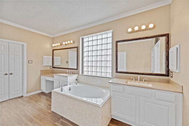 Building Photo - 15718 Sweetrose Pl