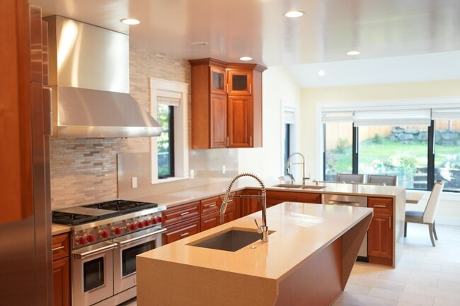 Building Photo - 3839-3136 136th Ave NE