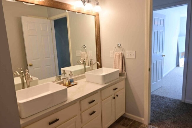 Building Photo - 184 Ruggles Rd