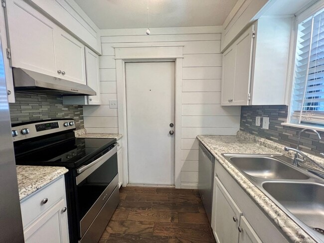 Building Photo - Application Received - **MOVE IN SPECIAL!*...