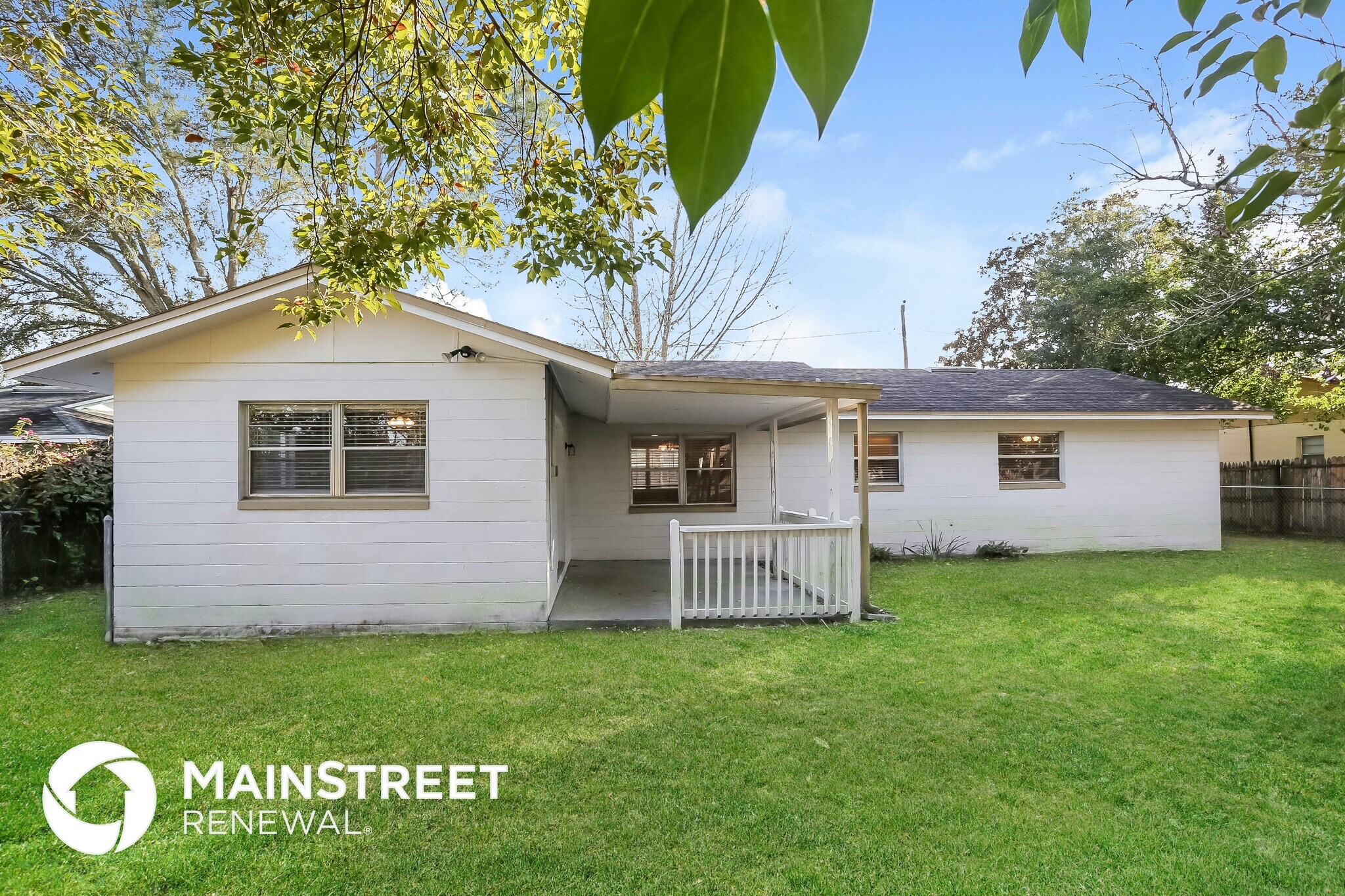 Building Photo - 7421 Deepwood Dr N