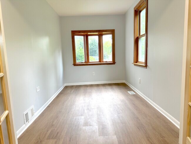 Building Photo - 1007 Pine St